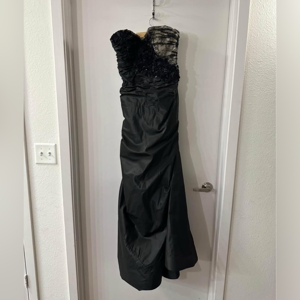 Roland Nivelais Silk Gown Sz 8 Black and cream colored with garment bag